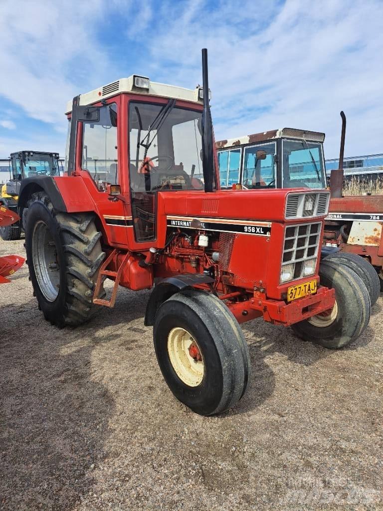 International 956XL Τρακτέρ
