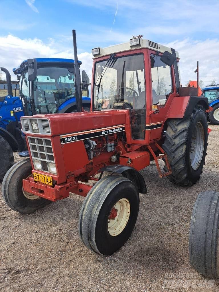 International 956XL Τρακτέρ