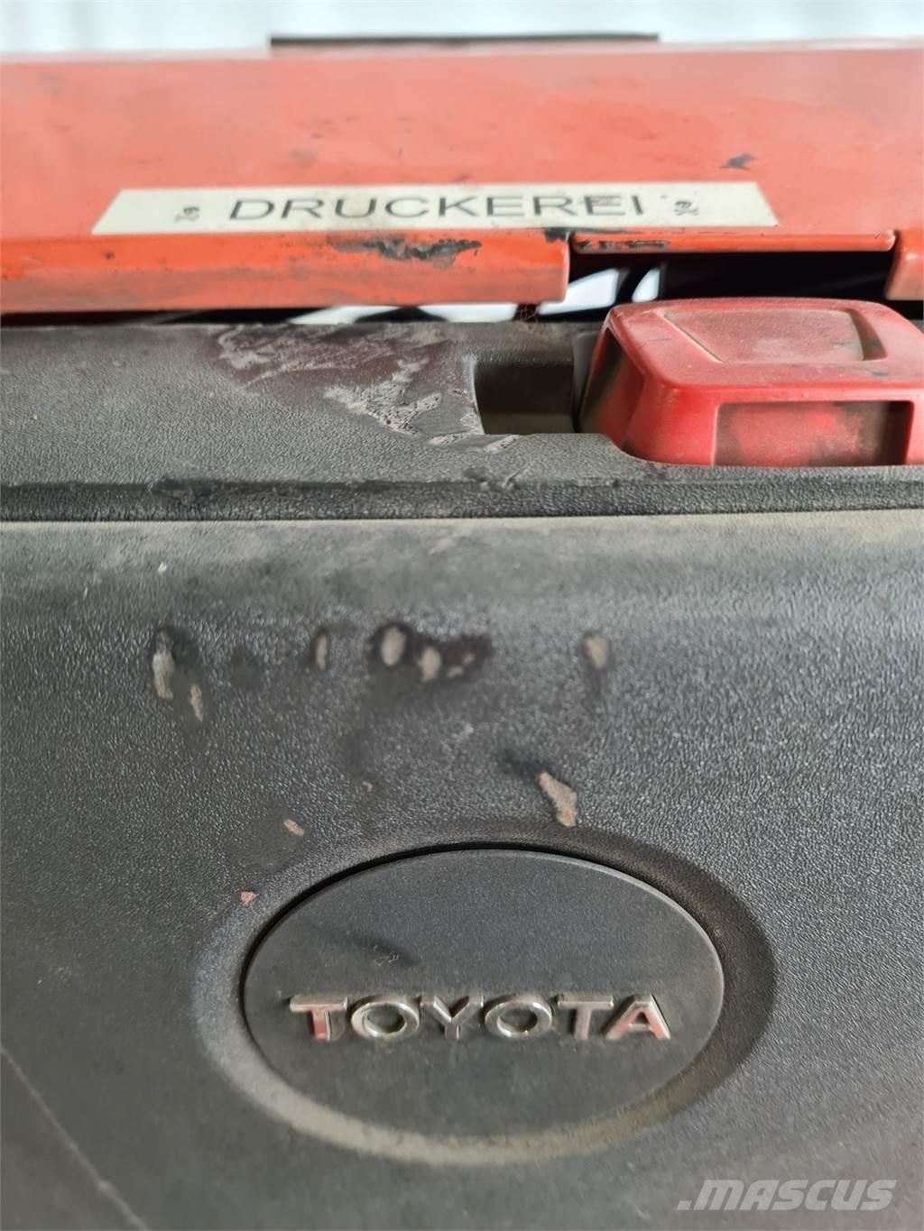 Toyota LWE 250 Χειροκίνητο περονοφόρο ανυψωτικό
