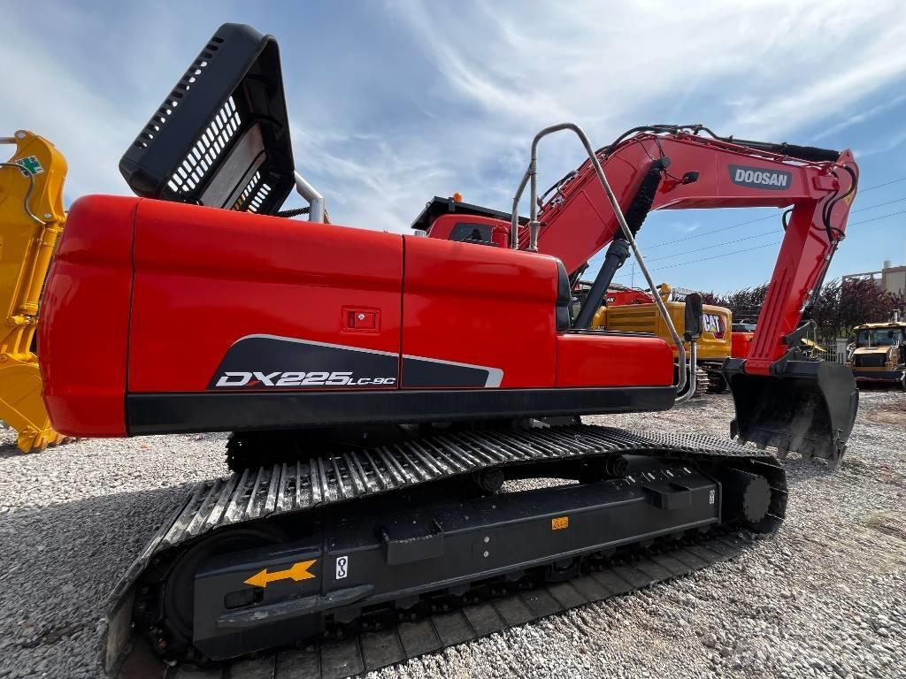 Doosan DX 225 Εκσκαφείς με ερπύστριες