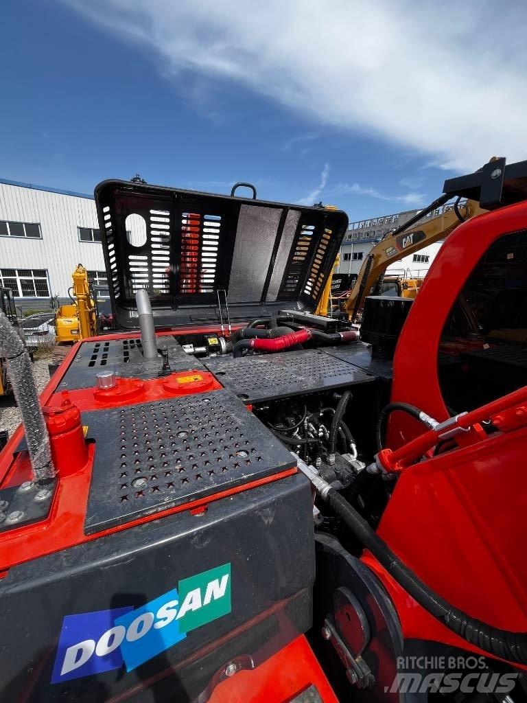 Doosan DX 225 Εκσκαφείς με ερπύστριες
