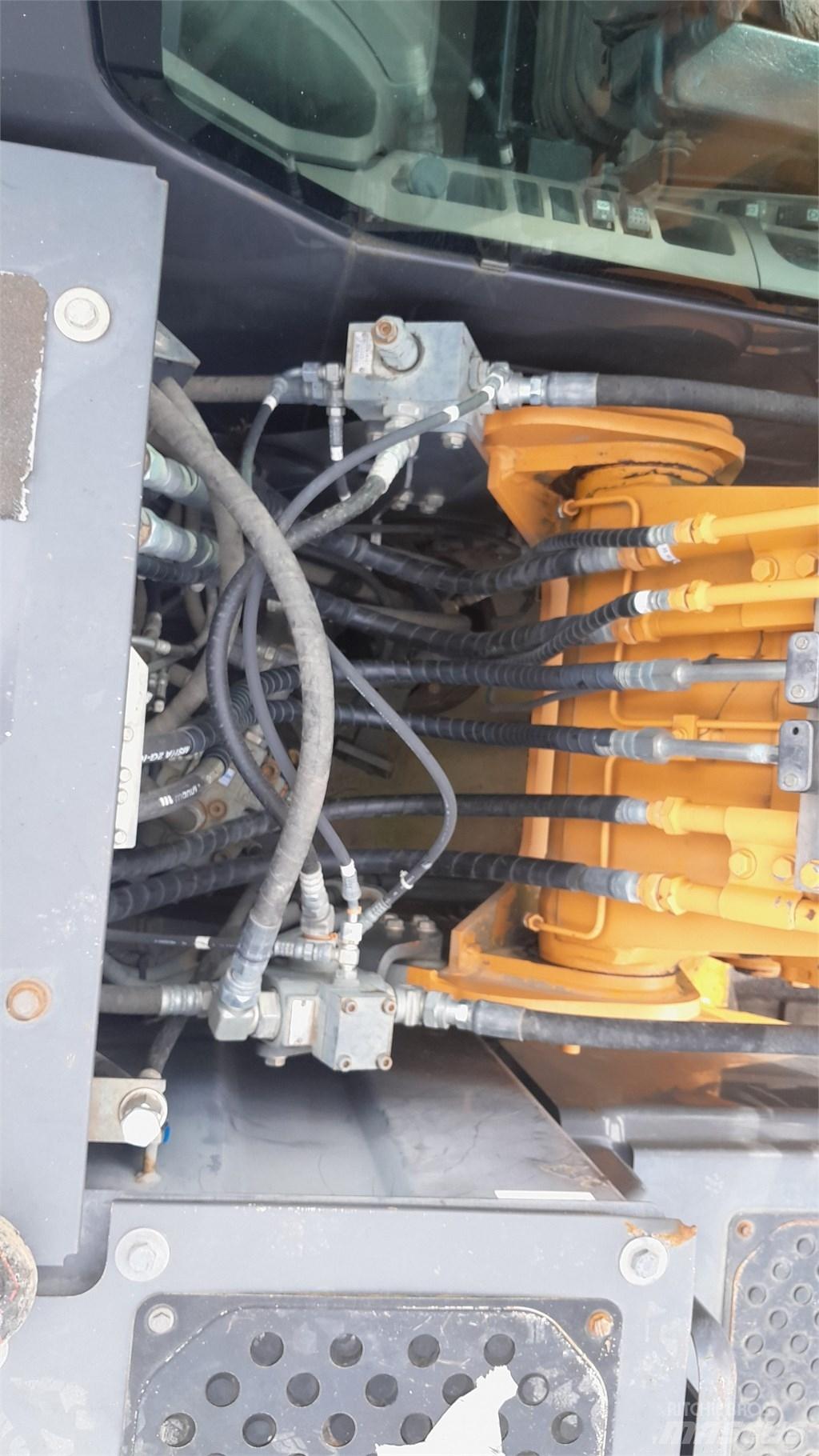 CASE CX 130 B Εκσκαφείς με ερπύστριες