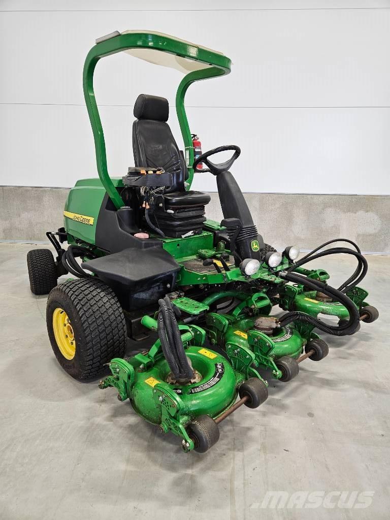 John Deere 8800 Χορτοκοπτικά με καθιστό χειριστή