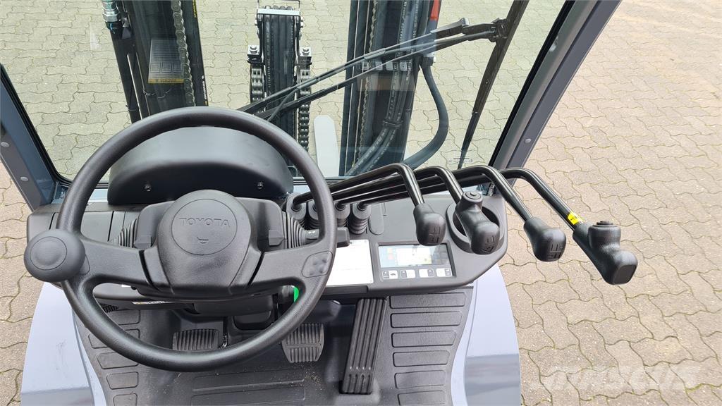 Toyota 02-8FGF25 Περονοφόρα ανυψωτικά κλαρκ με φυσικό αέριο LPG