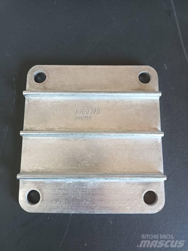 Volvo COVER 1669376 Κινητήρες