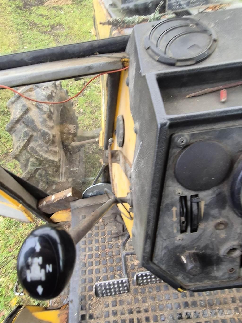 Valtra 715M Τρακτέρ