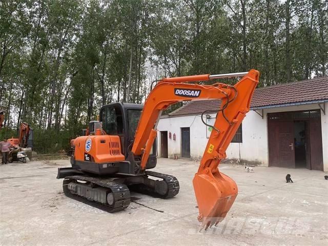 Doosan DX60 Εκσκαφείς με ερπύστριες
