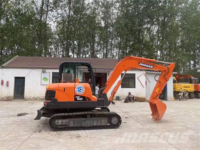 Doosan DX60 Εκσκαφείς με ερπύστριες