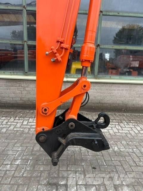 Hitachi ZX 135 US Εκσκαφείς με ερπύστριες
