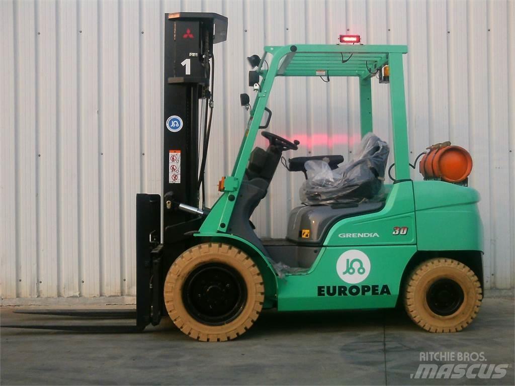 Mitsubishi FG30NTD Περονοφόρα ανυψωτικά κλαρκ με φυσικό αέριο LPG