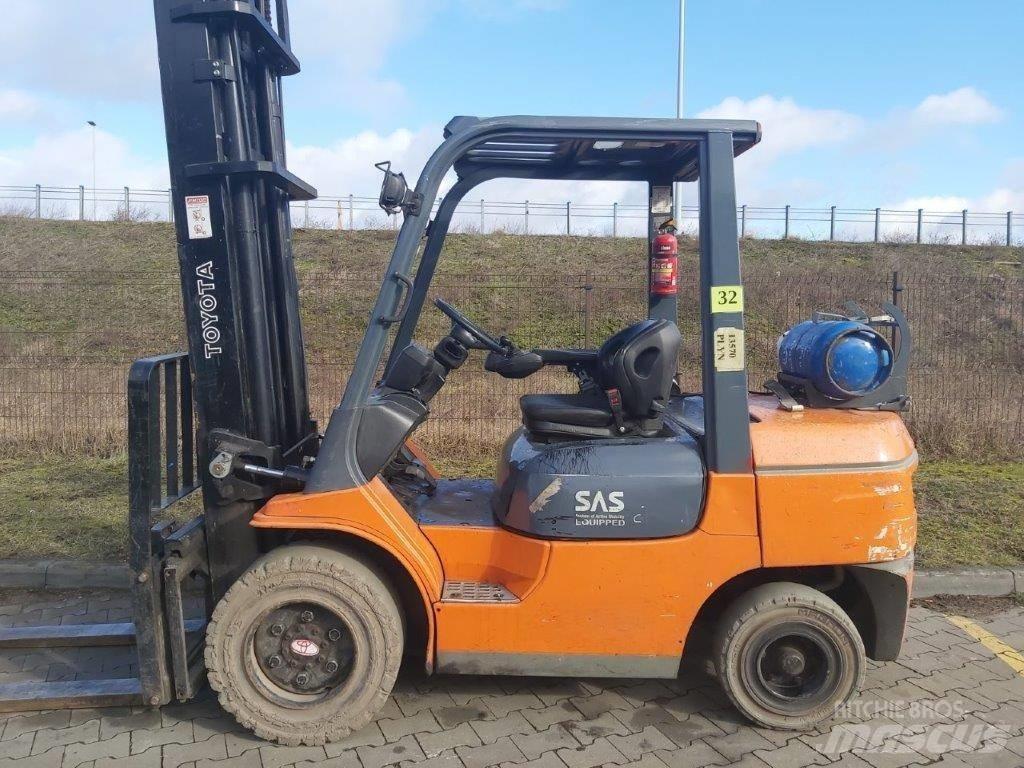 Toyota 7FG35 Περονοφόρα ανυψωτικά κλαρκ με φυσικό αέριο LPG