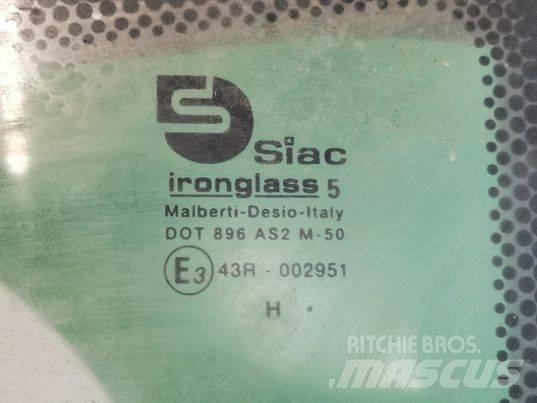 CAT TH337C door Καμπίνες και εσωτερικό