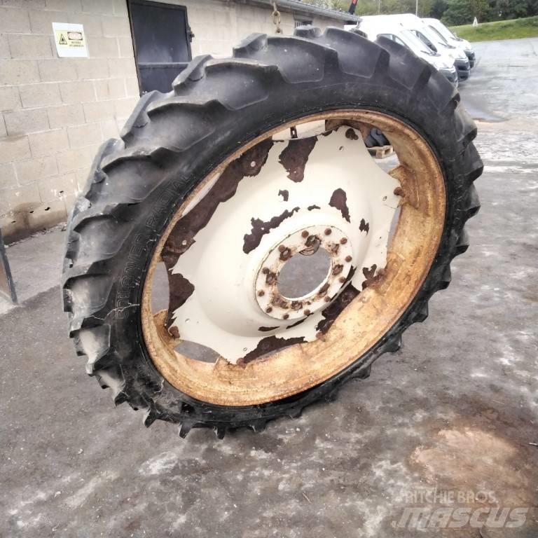 Taurus 9.5R44 Ελαστικά και ζάντες