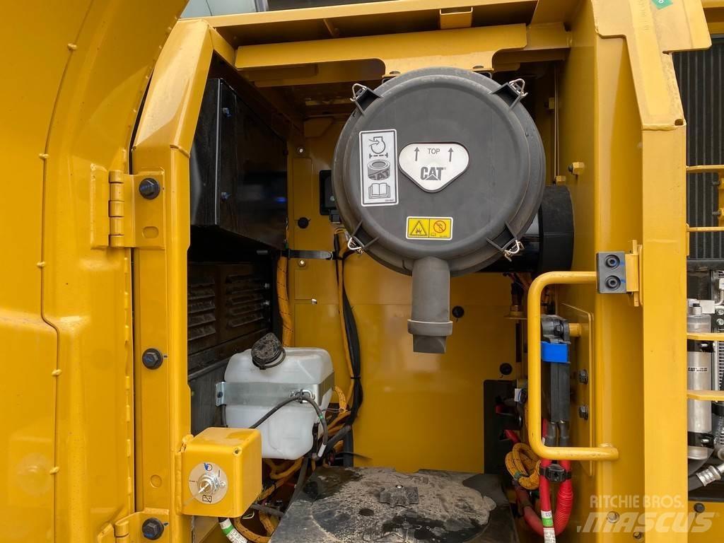 CAT 323D3 Εκσκαφείς με ερπύστριες