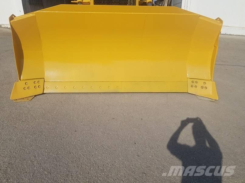 Komatsu D65EX-15 Μπουλντόζες με ερπύστριες