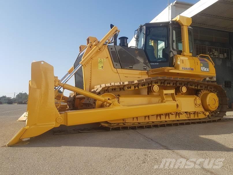 Komatsu D65EX-15 Μπουλντόζες με ερπύστριες