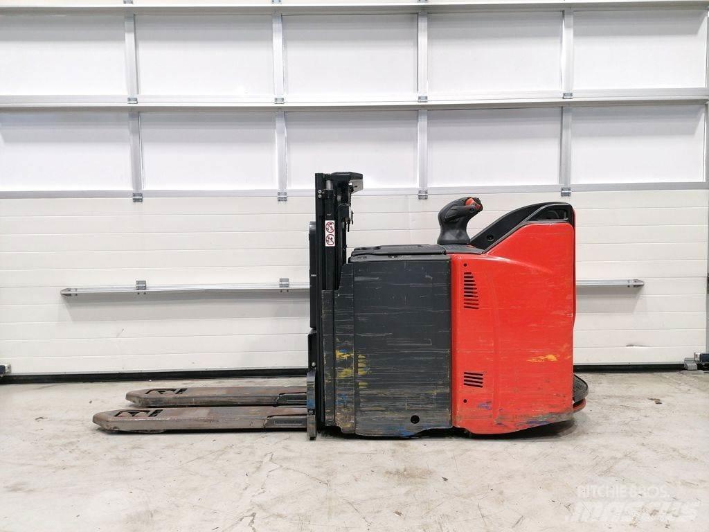 Linde D12 SP Παλετοφόρα πεζού χειριστή με ιστό