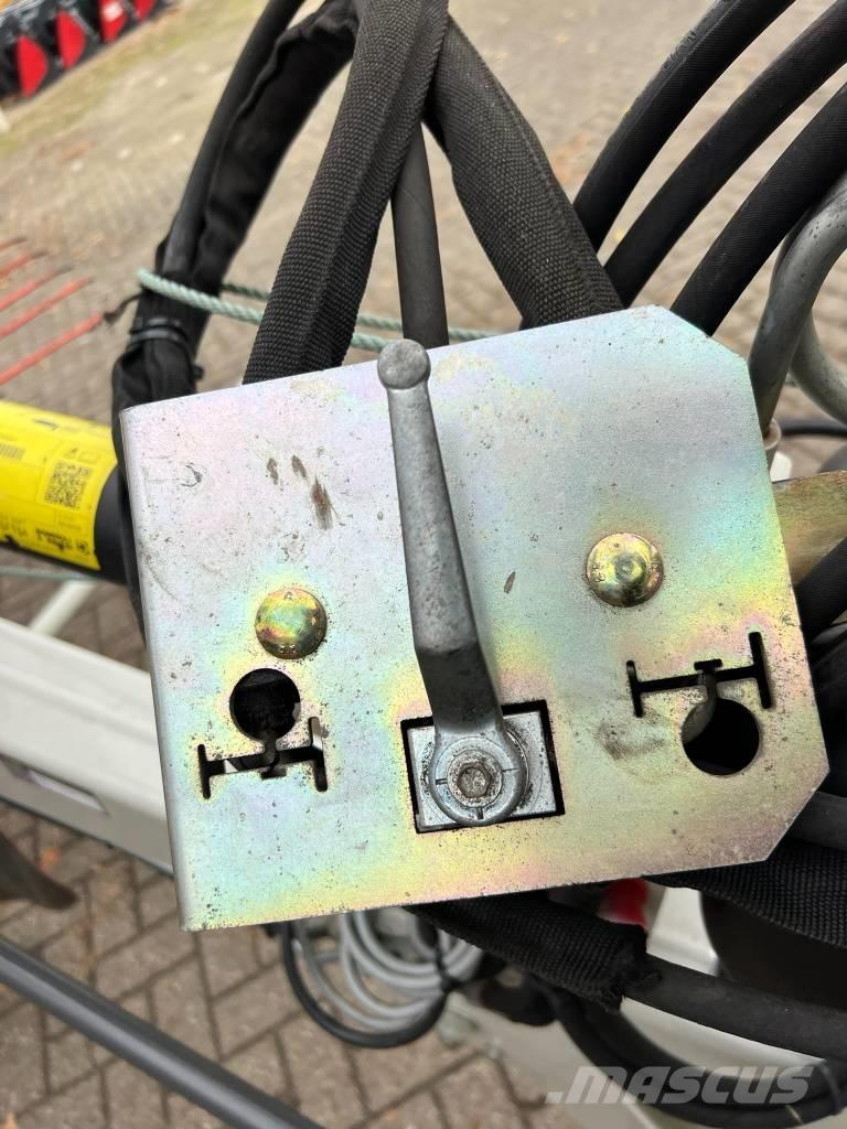 CLAAS Liner 2900 Αναμοχλευτήρες