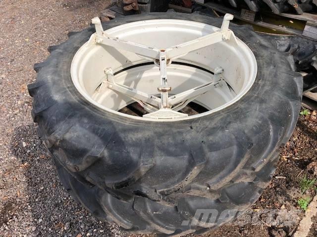 Pirelli 13.6 R38 Ελαστικά και ζάντες