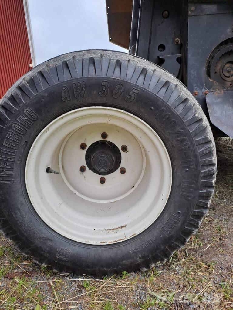 New Holland BR 7060 Πρέσες κυλινδρικών δεμάτων