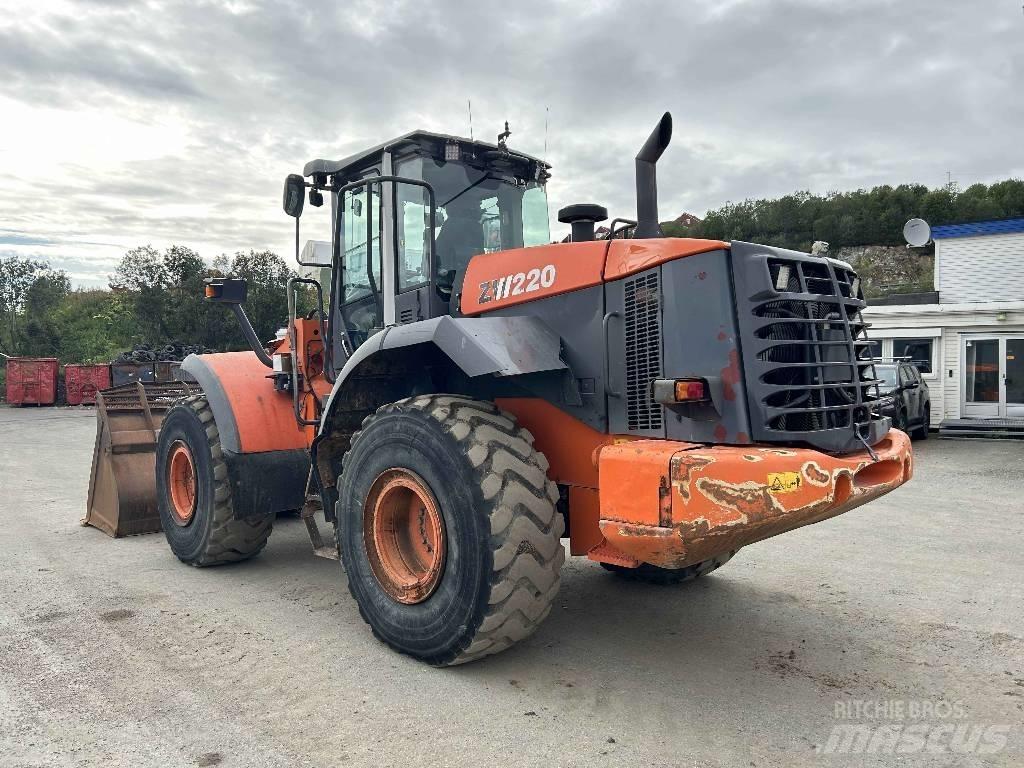 Hitachi ZW 220 Φορτωτές με λάστιχα (Τροχοφόροι)