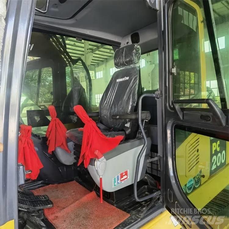 Komatsu PC200-8 Εκσκαφείς με ερπύστριες