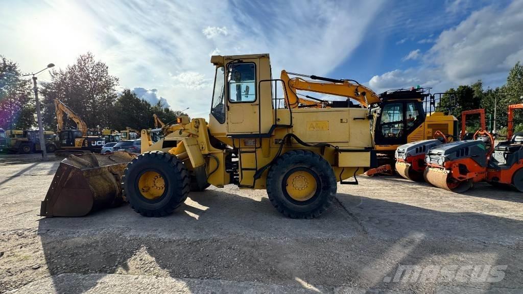 Komatsu WA 200 Φορτωτές με λάστιχα (Τροχοφόροι)
