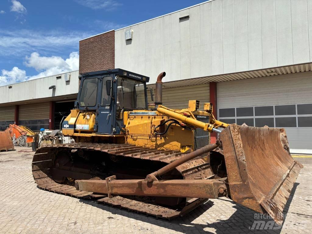 Komatsu D65PX-8 Μπουλντόζες με ερπύστριες