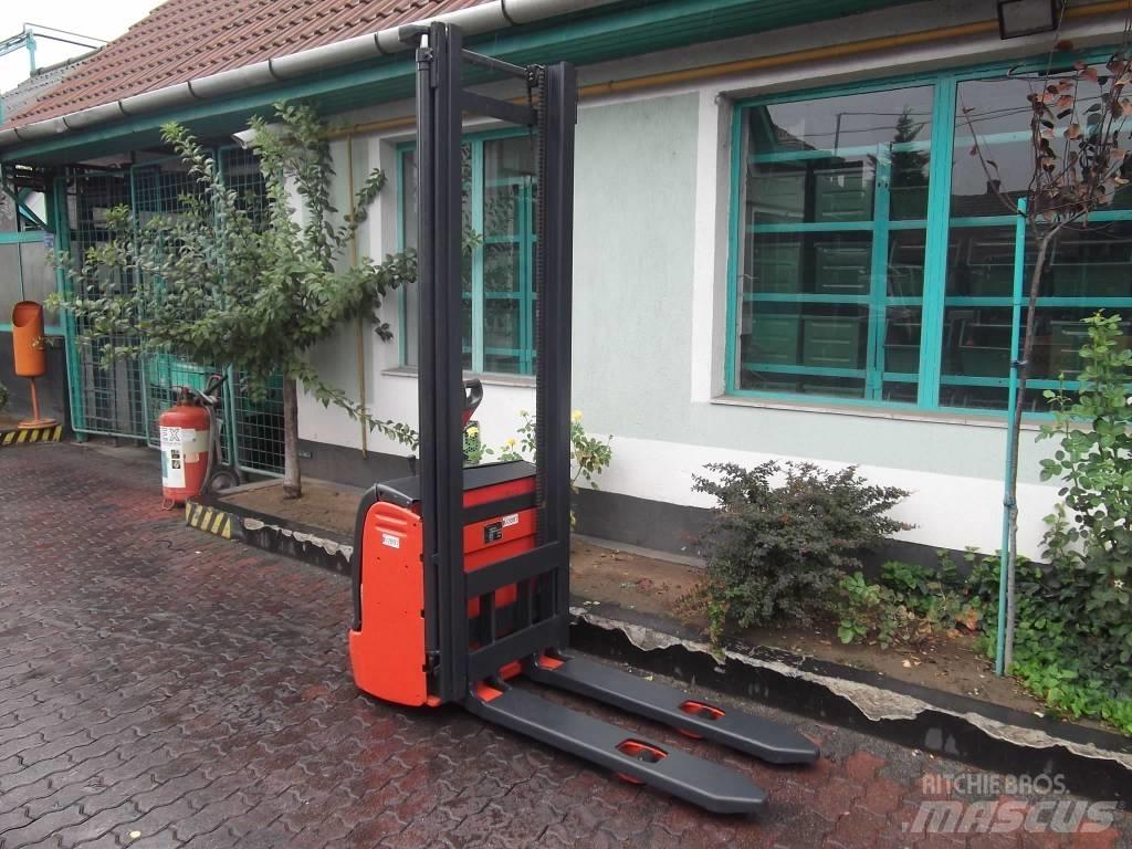 Linde L12 /379/ V-2097 Ηλεκτρικά παλετοφόρα με ιστό