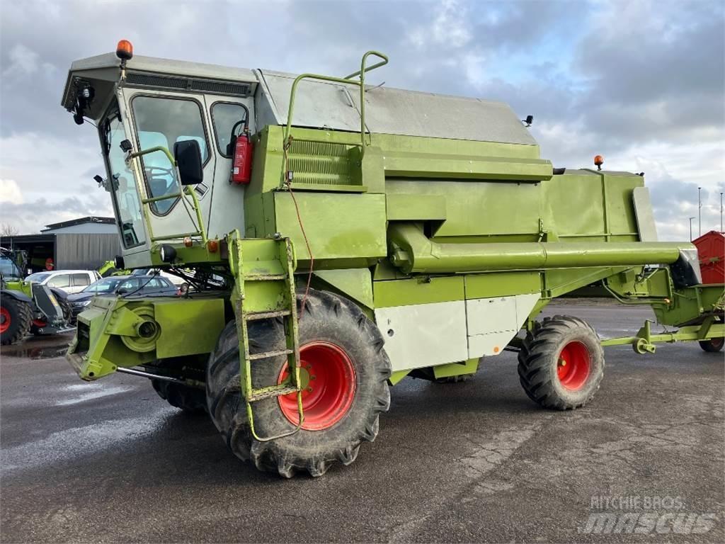 CLAAS Dominator 96 Θεριζοαλωνιστικές μηχανές