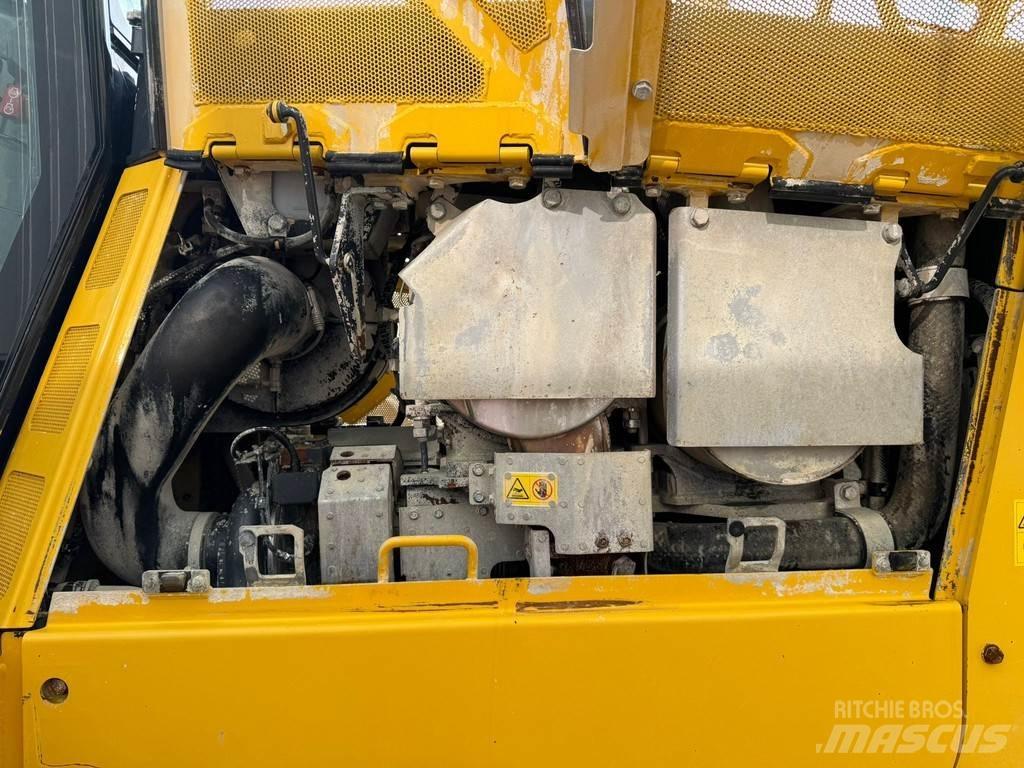 Komatsu D65PXi-18 Μπουλντόζες με ερπύστριες