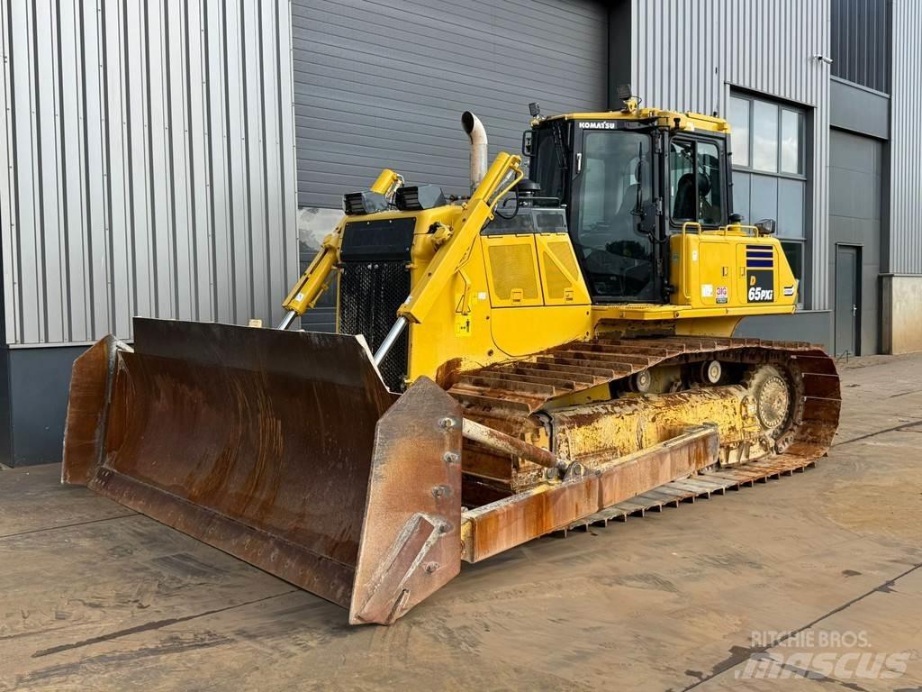 Komatsu D65PXi-18 Μπουλντόζες με ερπύστριες