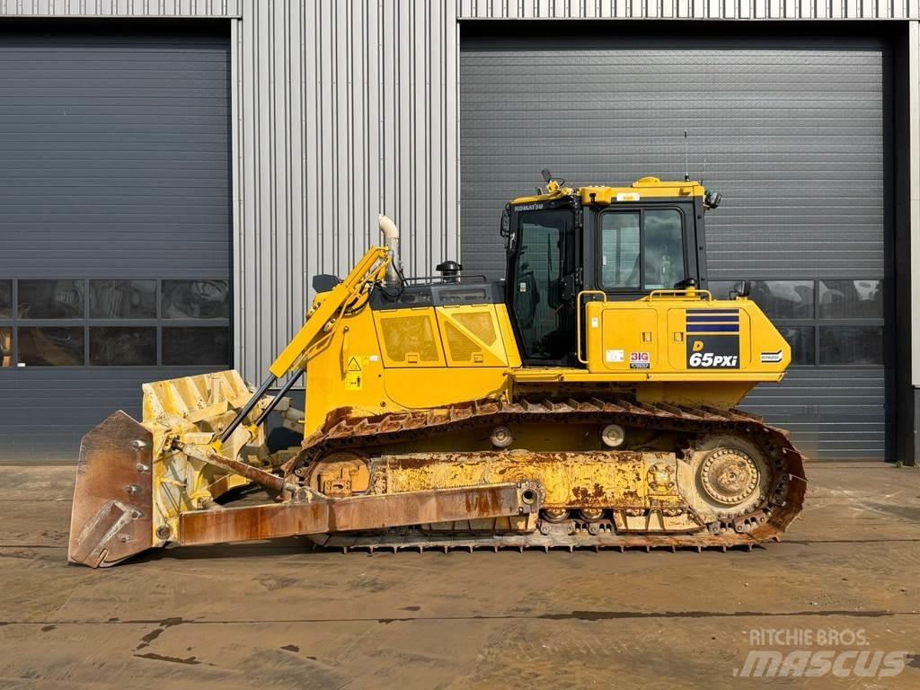 Komatsu D65PXi-18 Μπουλντόζες με ερπύστριες