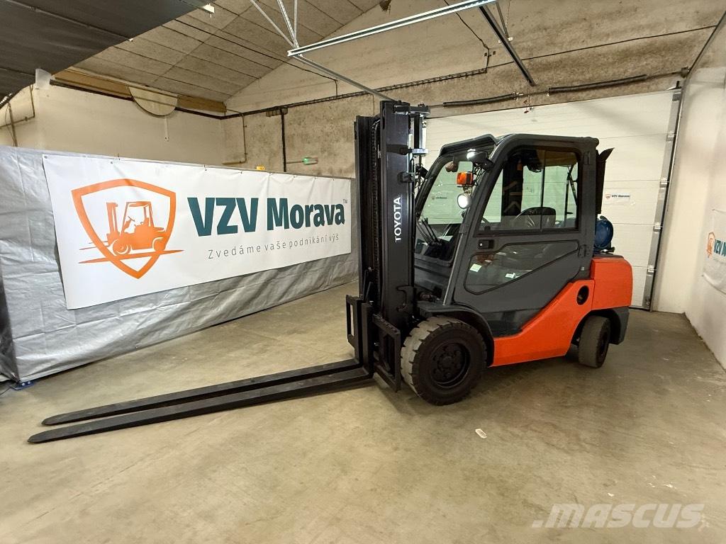 Toyota 02-8 FGJF 35 Περονοφόρα ανυψωτικά κλαρκ με φυσικό αέριο LPG