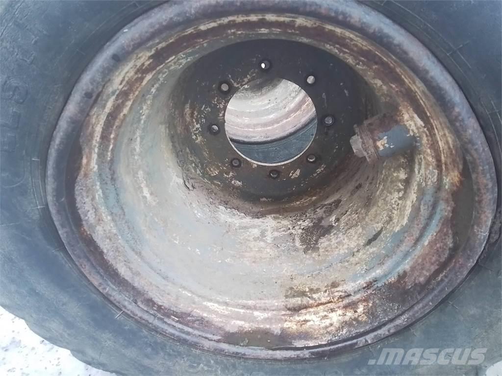 Valmet 828 20x22,5 Ελαστικά και ζάντες