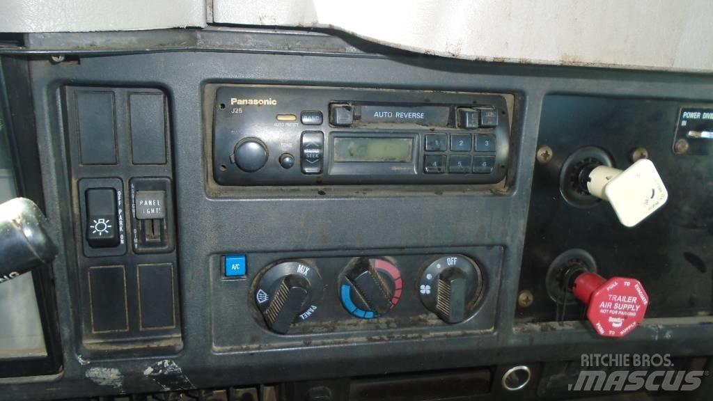 International F 4900 Φορτηγά με γερανό & γάτζο