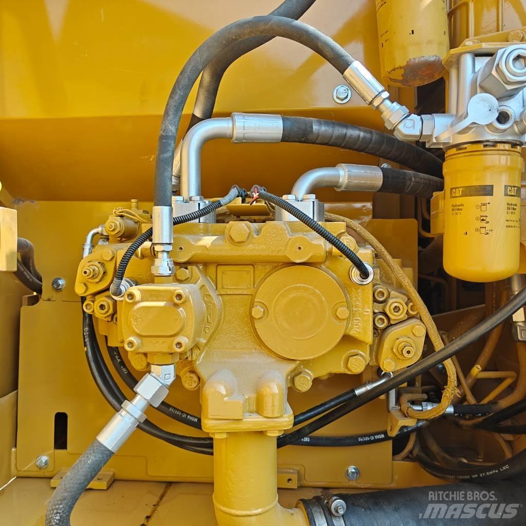 CAT 320D2 Εκσκαφείς με ερπύστριες