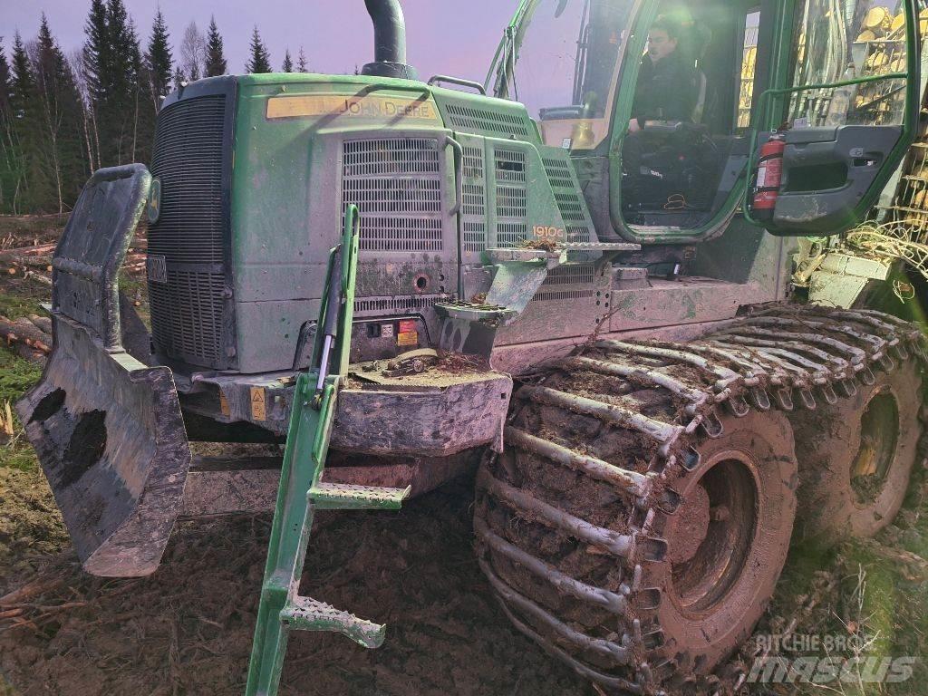 John Deere 1910 Μεταφορείς ξυλείας