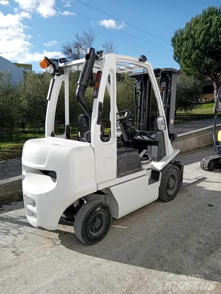 UniCarriers DX 25 Πετρελαιοκίνητα Κλαρκ