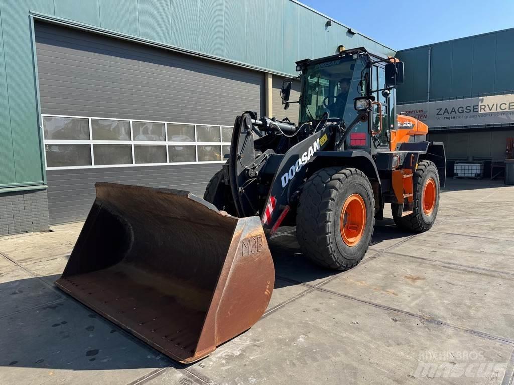 Doosan DL250-7 Φορτωτές με λάστιχα (Τροχοφόροι)
