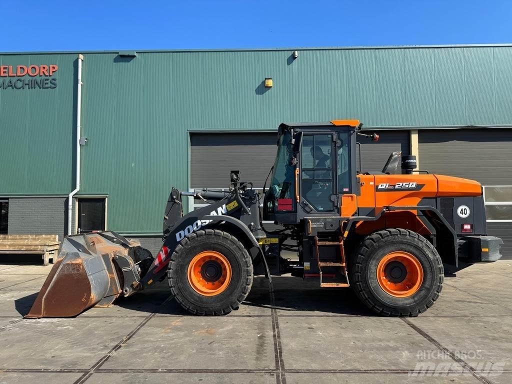 Doosan DL250-7 Φορτωτές με λάστιχα (Τροχοφόροι)