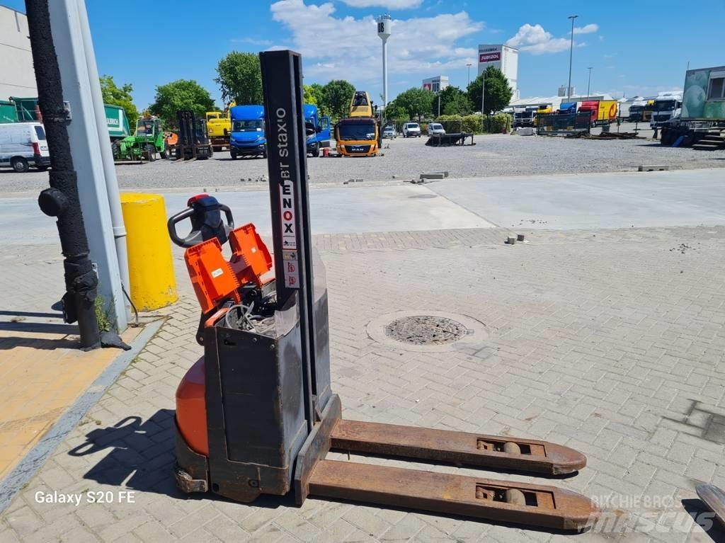 Toyota SWE080L Παλετοφόρα πεζού χειριστή με ιστό