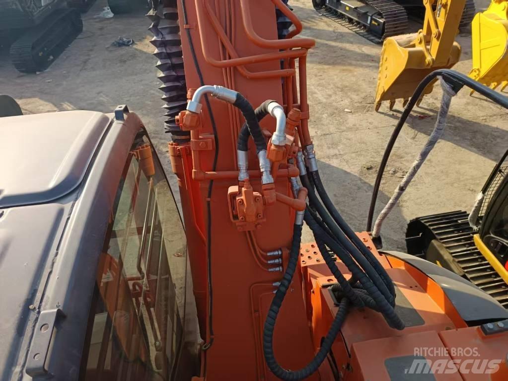 Hitachi ZX135 Εκσκαφείς με ερπύστριες