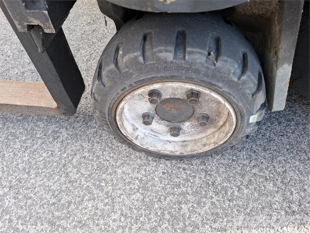 Combilift C3000CB Ανυψωτικά στενών δρόμων 4 κατευθύνσεων