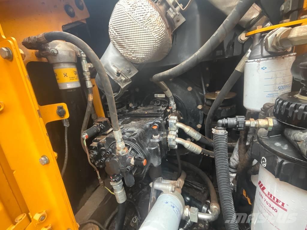 JCB JS 130 LC Εκσκαφείς με ερπύστριες