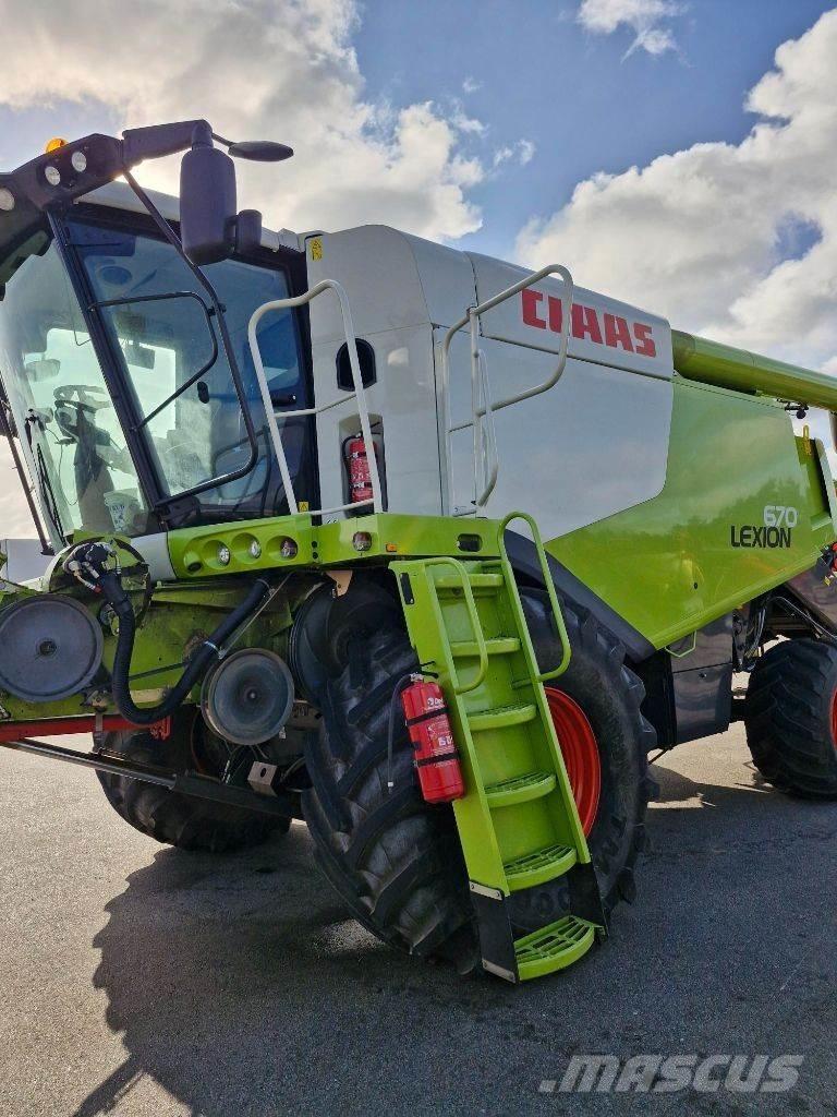 CLAAS Lexion 670 Θεριζοαλωνιστικές μηχανές