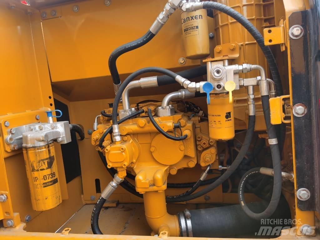 CAT 320 D2 Εκσκαφείς με ερπύστριες