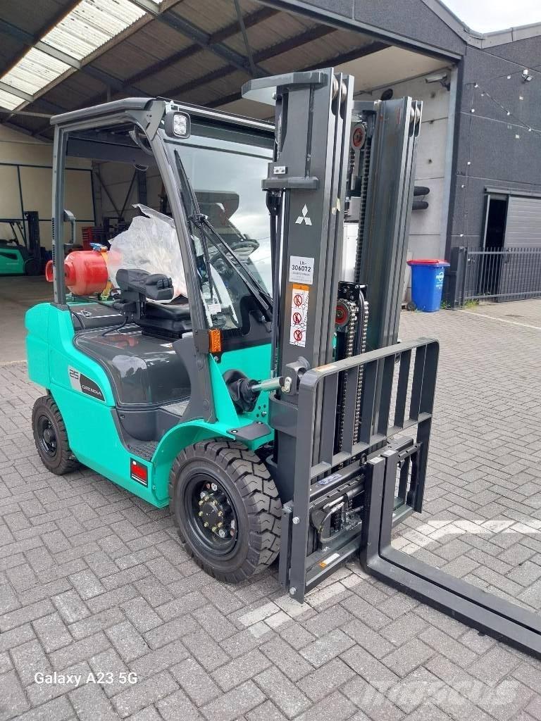 Mitsubishi FG 25 N Περονοφόρα ανυψωτικά κλαρκ με φυσικό αέριο LPG