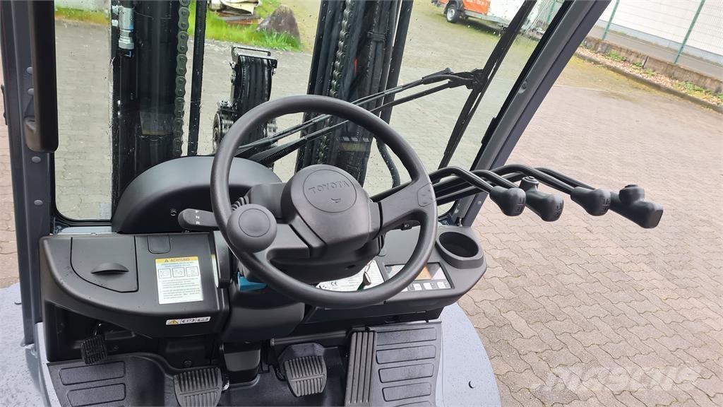 Toyota 02-8FGJF35 Περονοφόρα ανυψωτικά κλαρκ με φυσικό αέριο LPG