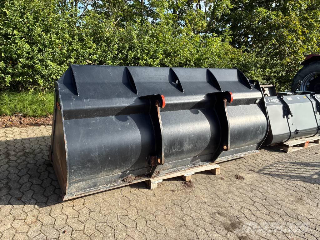 JST Skovl 3m3 Κουβάδες